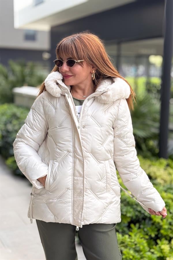 Yanları Büzgülü Dikiş Detaylı Şişme Mont Krem Renk