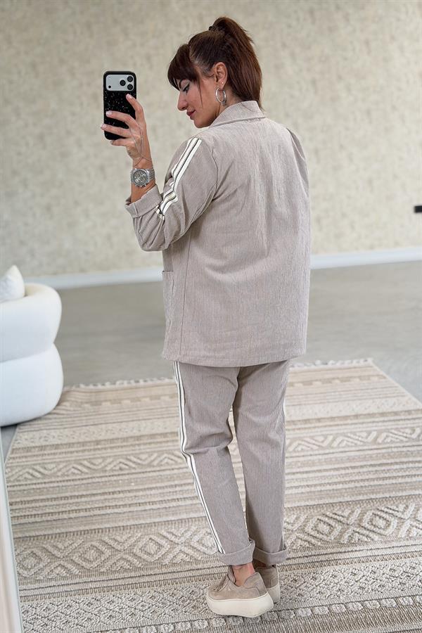 Yanları Çizgi Şerit Detaylı Fitilli Likralı Ceketli Takım Bej Renk