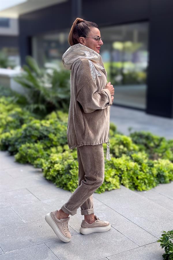 Yıldız Lak Pul İşlemeli Beli Büzgülü Kapüşonlu Kadife Ceket Camel Renk