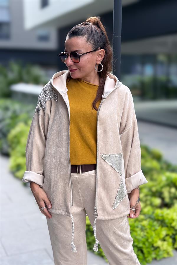 Yıldız Lak Pul İşlemeli Beli Büzgülü Kapüşonlu Kadife Ceket Bej Renk