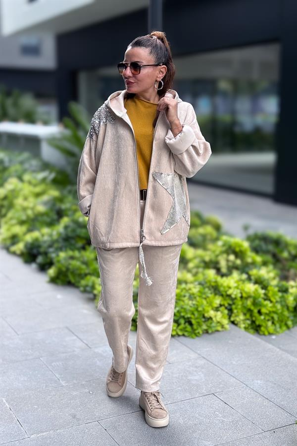 Yıldız Lak Pul İşlemeli Beli Büzgülü Kapüşonlu Kadife Ceket Bej Renk