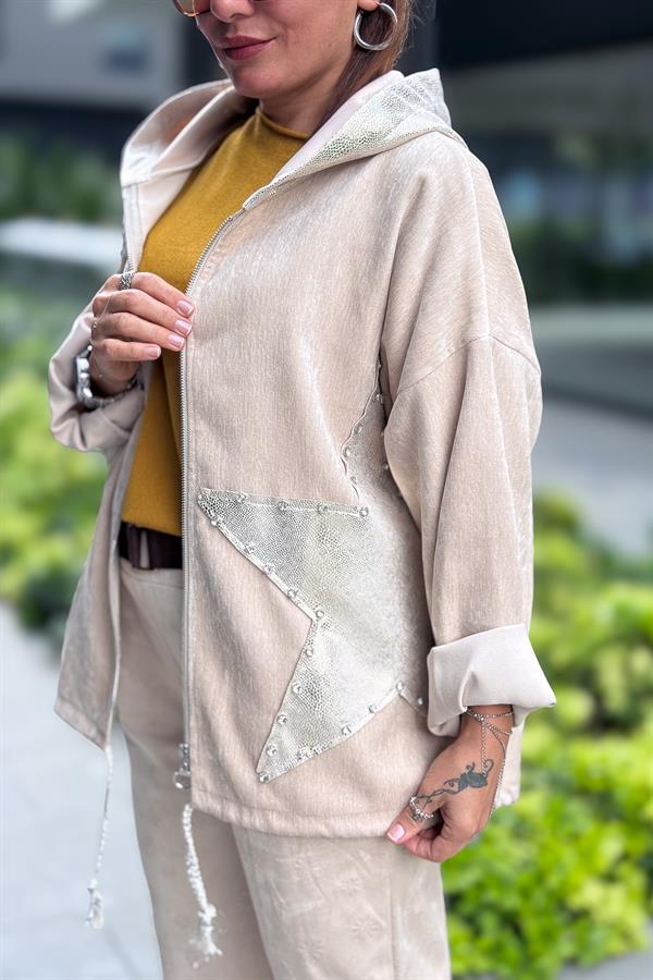 Yıldız Lak Pul İşlemeli Beli Büzgülü Kapüşonlu Kadife Ceket Bej Renk