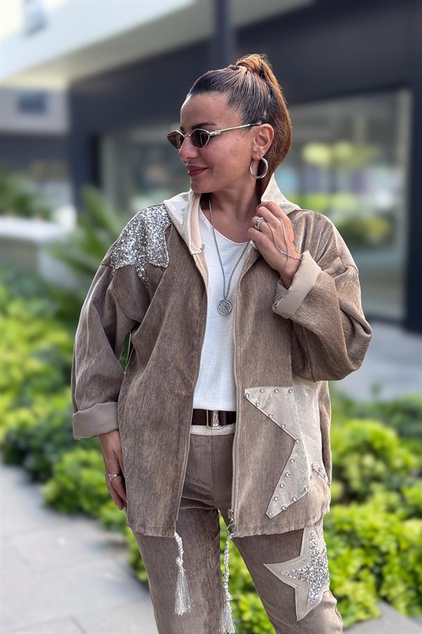 Yıldız Lak Pul İşlemeli Beli Büzgülü Kapüşonlu Kadife Ceket Camel Renk