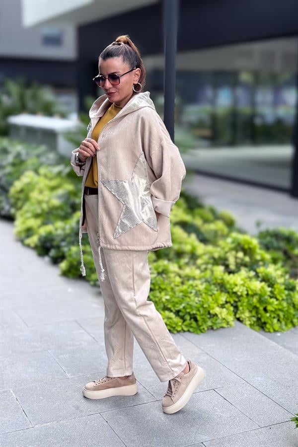 Yıldız Lak Pul İşlemeli Beli Büzgülü Kapüşonlu Kadife Ceket Bej Renk