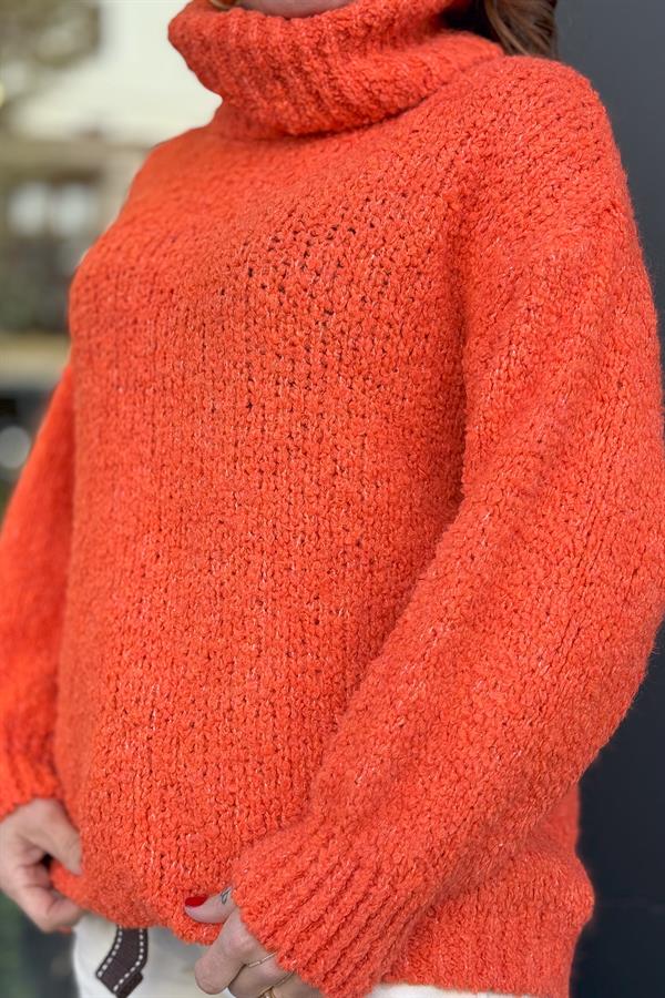 Yumoş Boğazlı Kazak Turuncu Renk