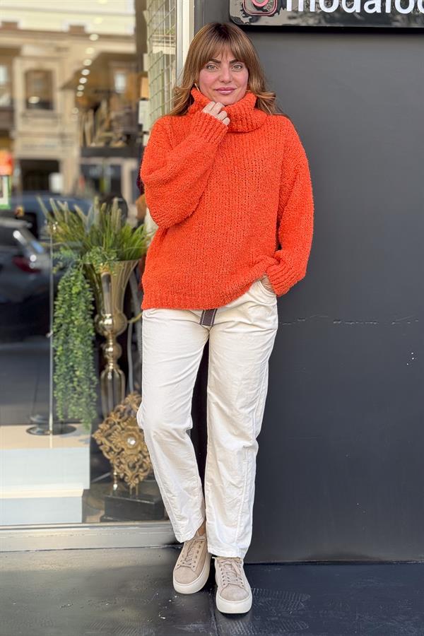 Yumoş Boğazlı Kazak Turuncu Renk