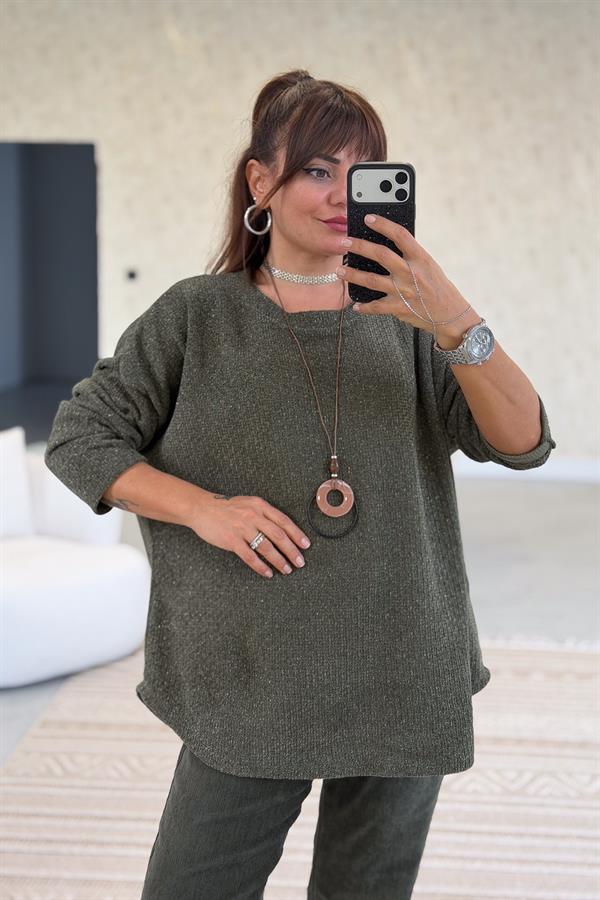 Yuvarlak Yaka Simli Kadife Bluz Haki Renk