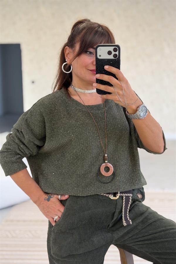 Yuvarlak Yaka Simli Kadife Bluz Haki Renk