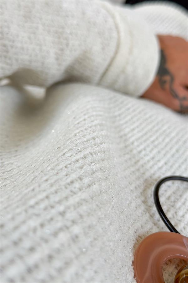 Yuvarlak Yaka Simli Kadife Bluz Krem Renk