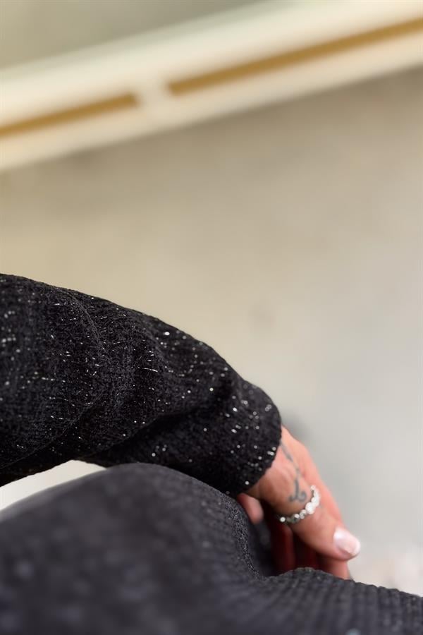 Yuvarlak Yaka Simli Kadife Bluz Siyah Renk