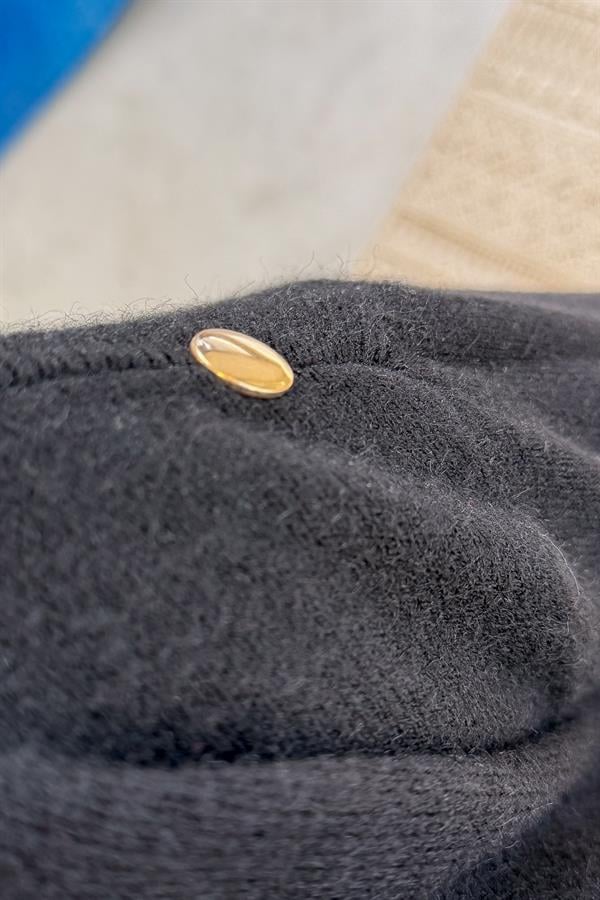 Zımba Detaylı Degaje Yaka Kazak Siyah Renk