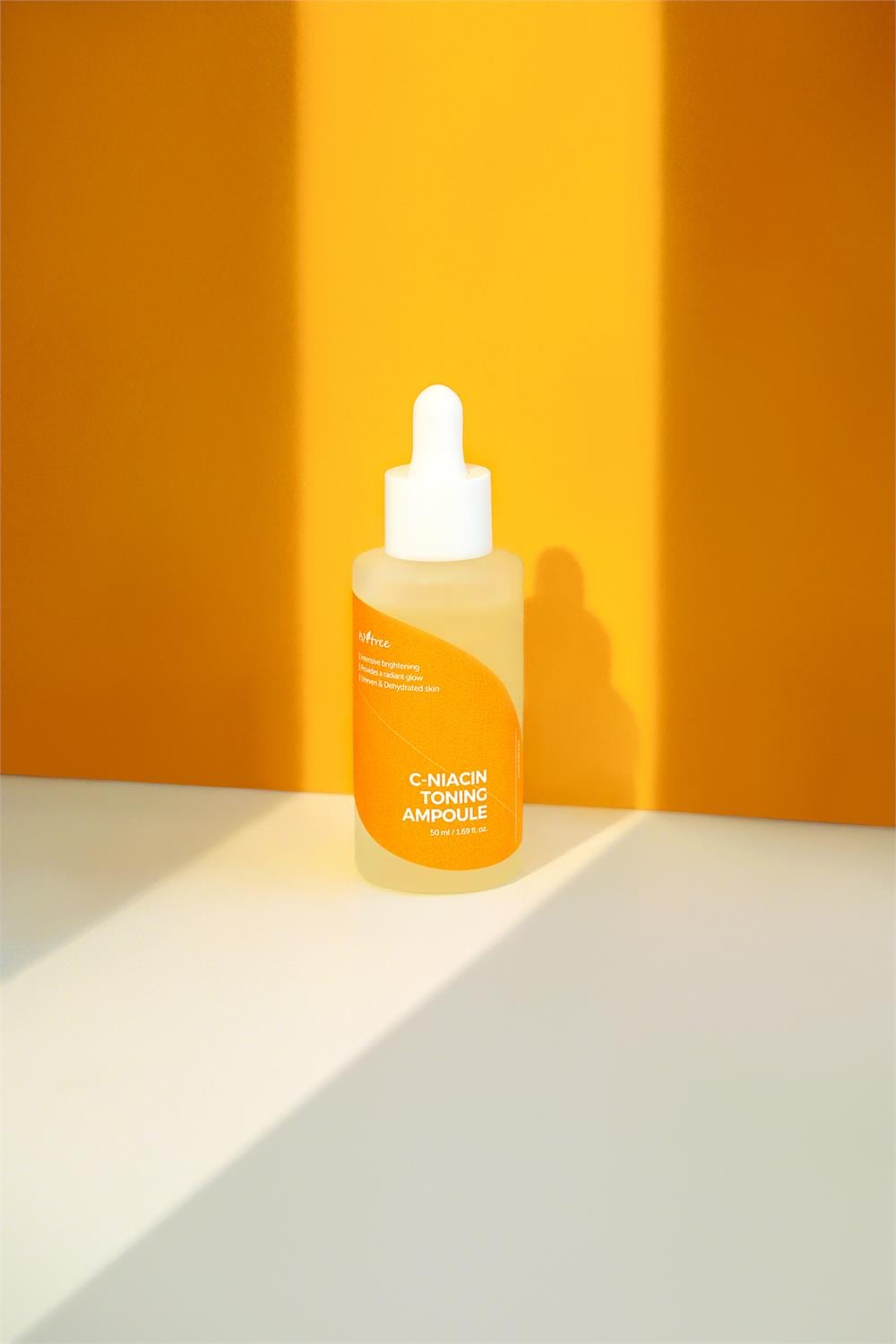 Isntree C-Niacin Toning Ampoule 50 ml (Vitamin Sinerjisi, Parlak ve Aydınlık Cilt Tonu Bakım Serumu)