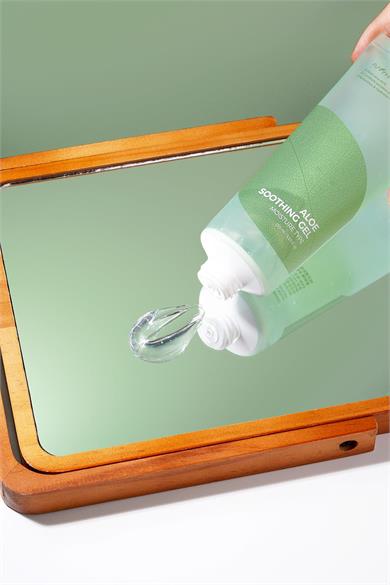 Isntree Aloe Soothing Gel, Moisture 150 ML (Yatıştırıcı ve Soğutucu Bakım Jeli)