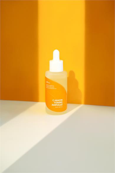 Isntree C-Niacin Toning Ampoule 50 ml (Vitamin Sinerjisi, Parlak ve Aydınlık Cilt Tonu Bakım Serumu)