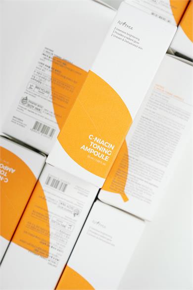 Isntree C-Niacin Toning Ampoule 50 ml (Vitamin Sinerjisi, Parlak ve Aydınlık Cilt Tonu Bakım Serumu)