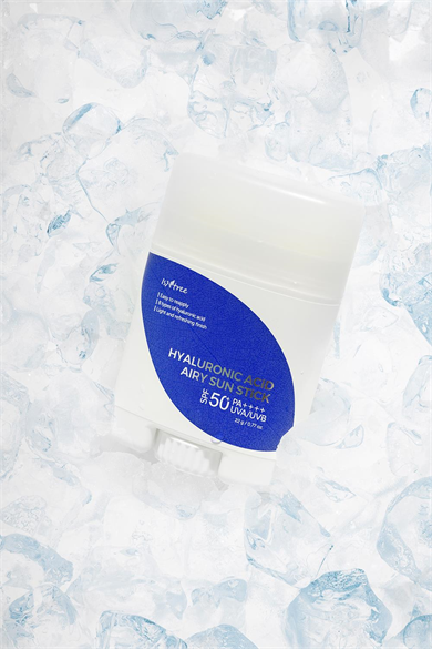 Isntree Hyaluronic Acid Airy Sun Stick 22 gr (Kimyasal Filtreli 8 Tip Hyalüronik Asit İçeren SPF50+ Güneş Koruyucu Stick)