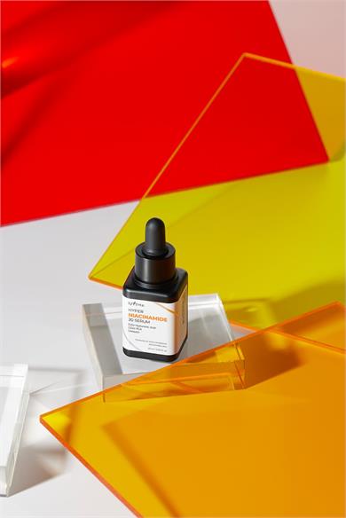 Isntree Hyper Niasinamid (%20) Gözenek, Cilt Dokusu Ve Aydınlatıcı Bakım Serumu 20 ml