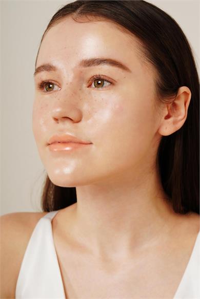 Isntree Onion Soğan Özlü Yenileyici Leke Bandı 15 Adet (NİACİNAMİDE IÇEREN KAPATICI, MAKYAJ ÖNCESİ)