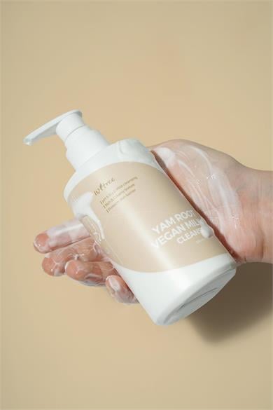 Isntree Yam Root Vegan Milk Cleanser 220 ML (Nemlendirici ve Hassas Ultra İnce Toz Temizleyici)