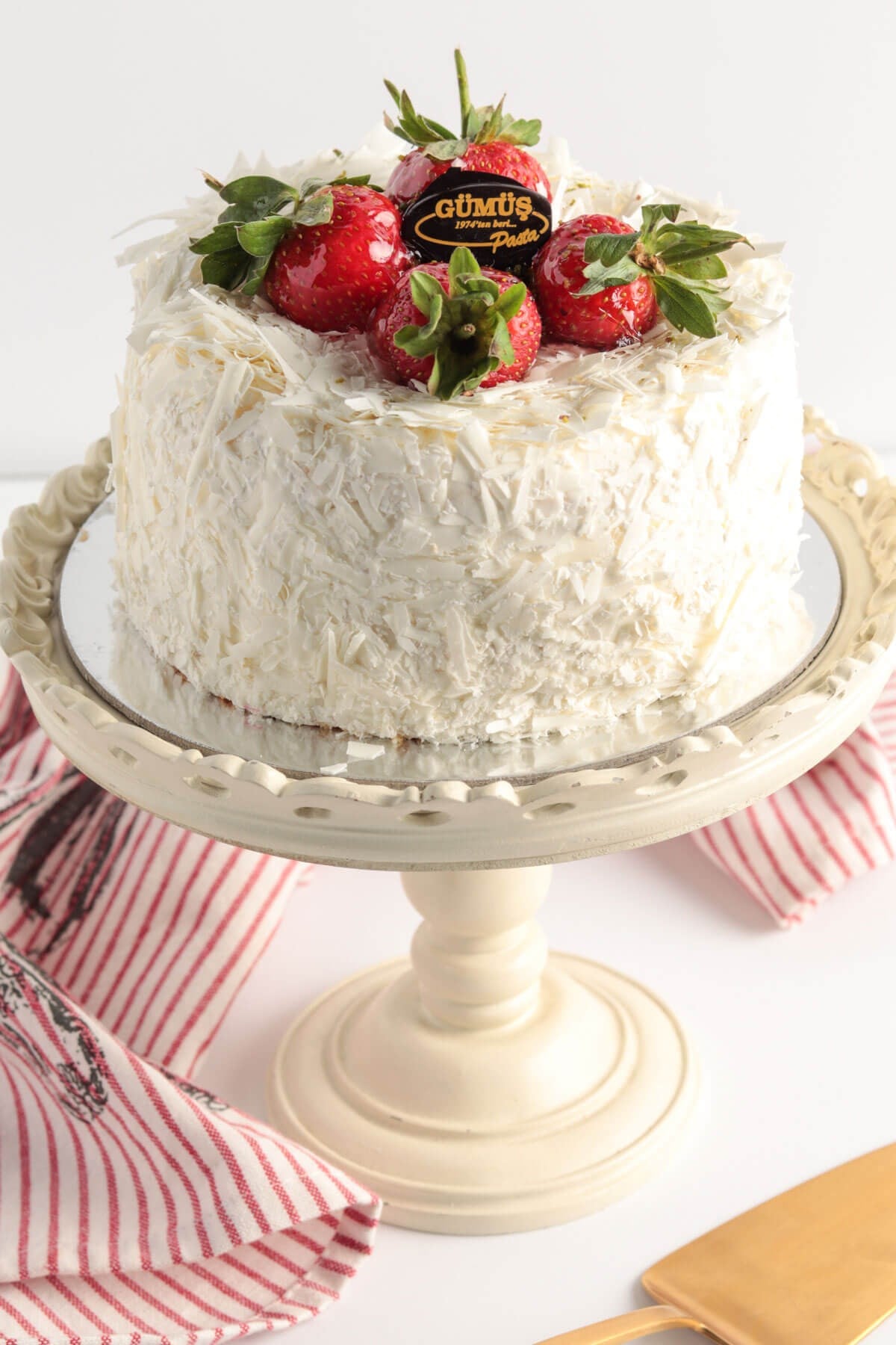 Çilekli Klasik Yaş Pasta