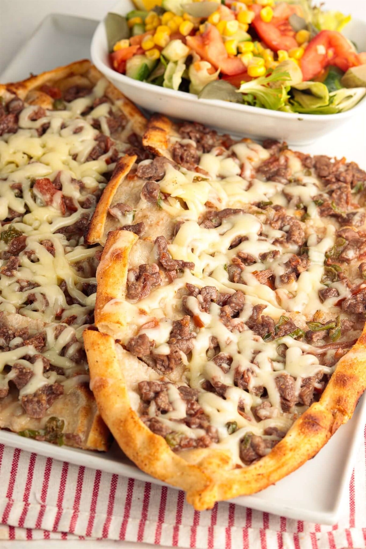 Kuşbaşılı Kaşarlı Pide