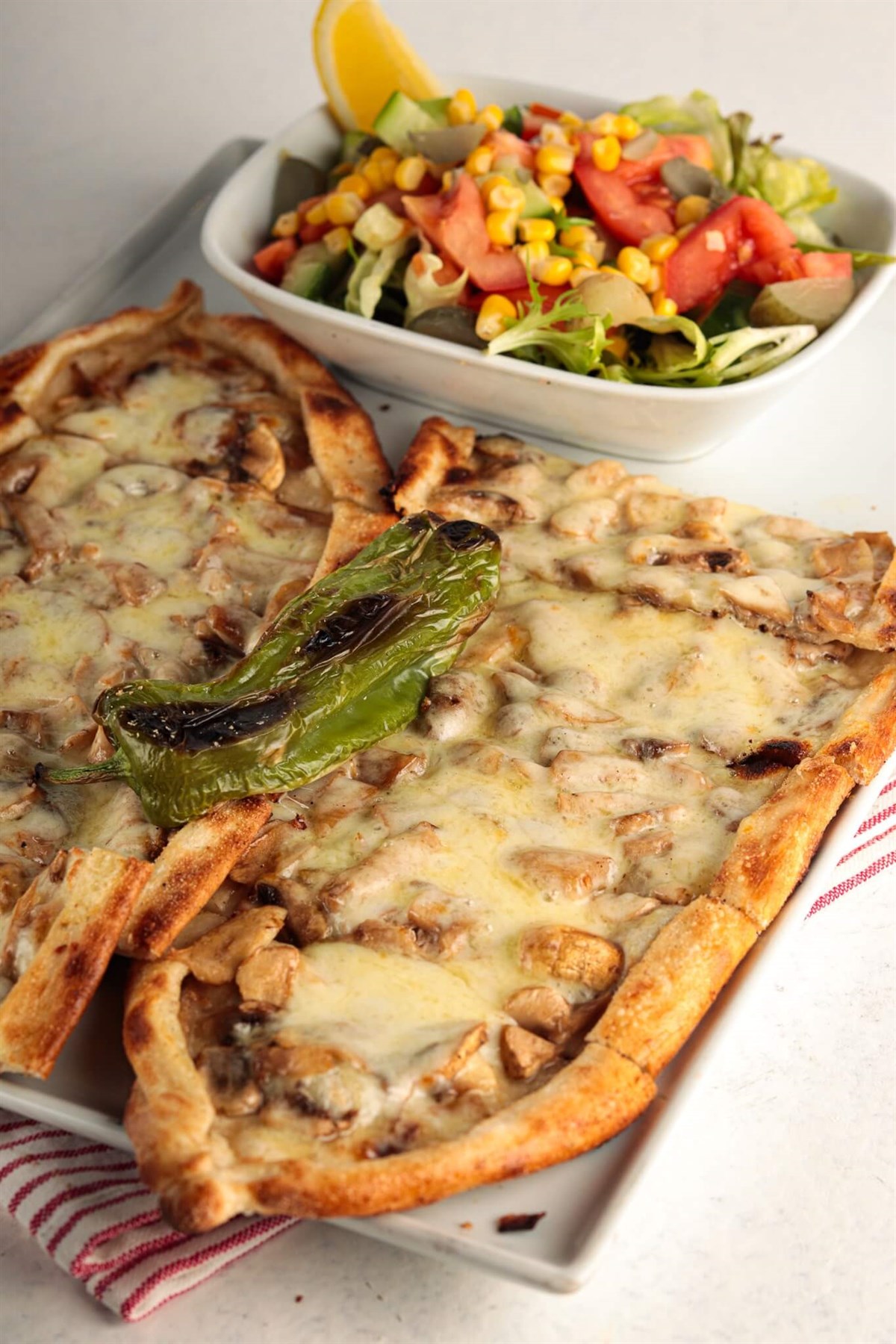 Mantarlı Kaşarlı Pide