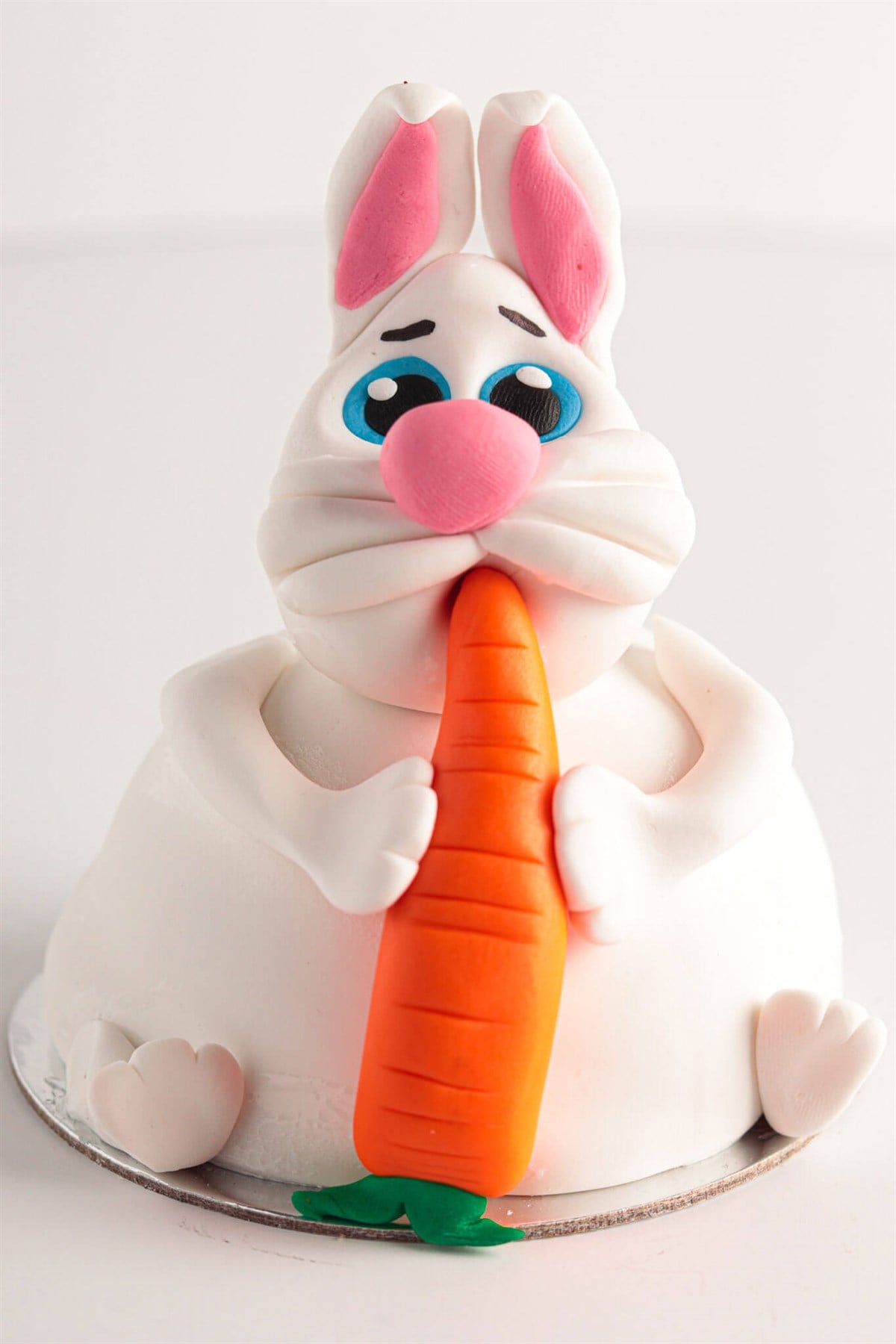 Şaşkın Tavşan Figürlü Pasta