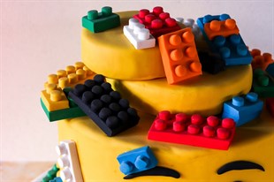 Gülümseyen Lego Tasarım Pasta