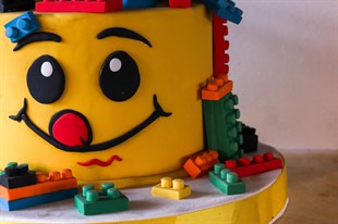 Gülümseyen Lego Tasarım Pasta