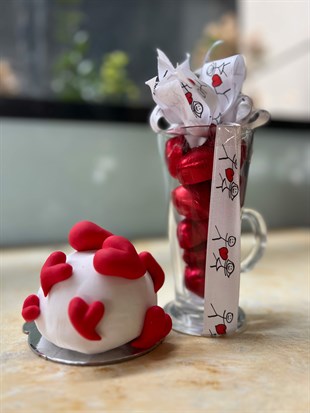 Sevgililer Günü Konseptli Adet Kalp Pasta ve Kalp Çikolata Model 1