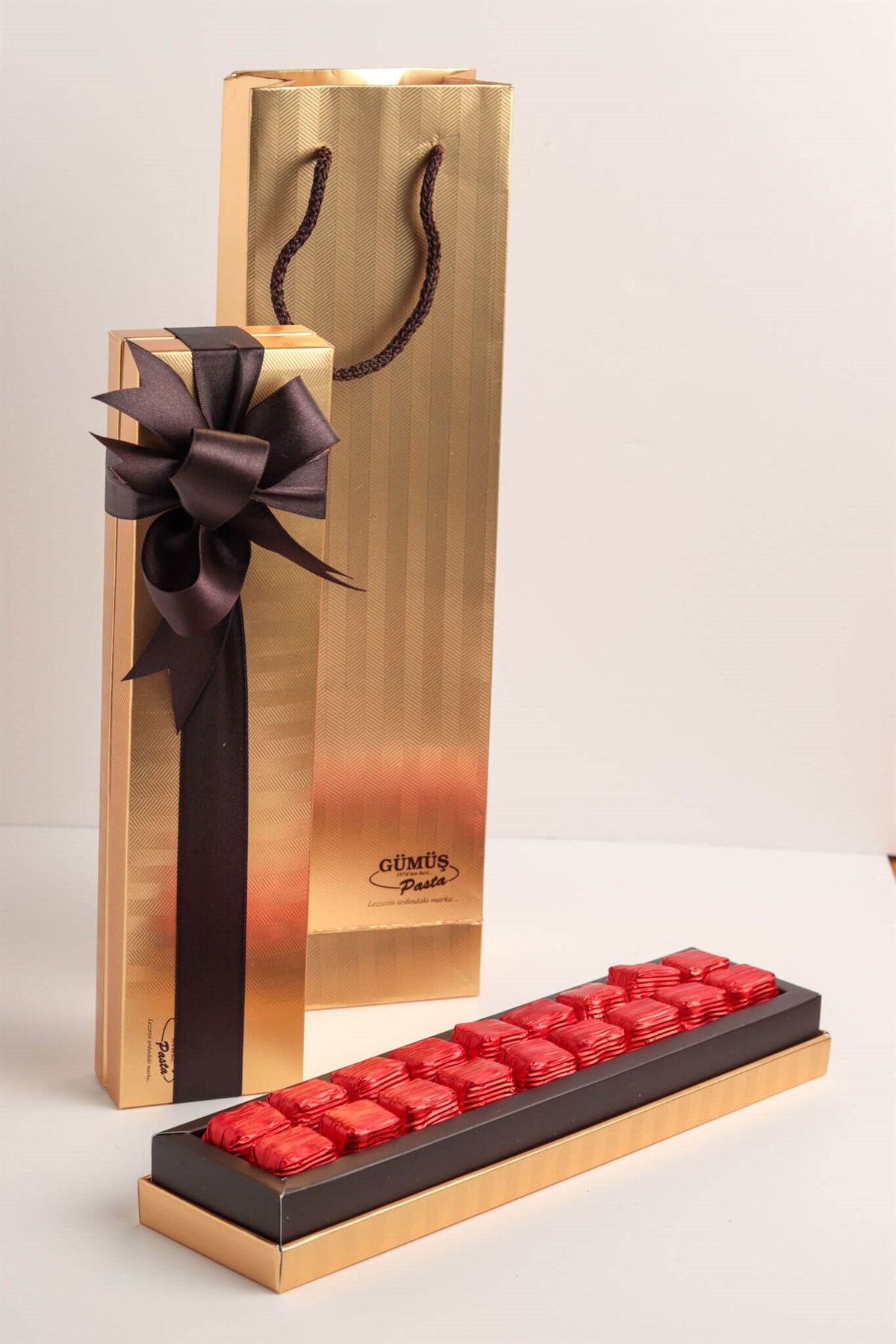 Çift Katlı Gold Yaldızlı Special Hediyelik Çikolata