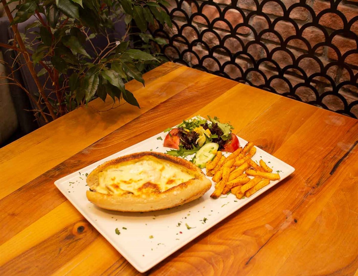 Mozzarella Tavuk Sandviç