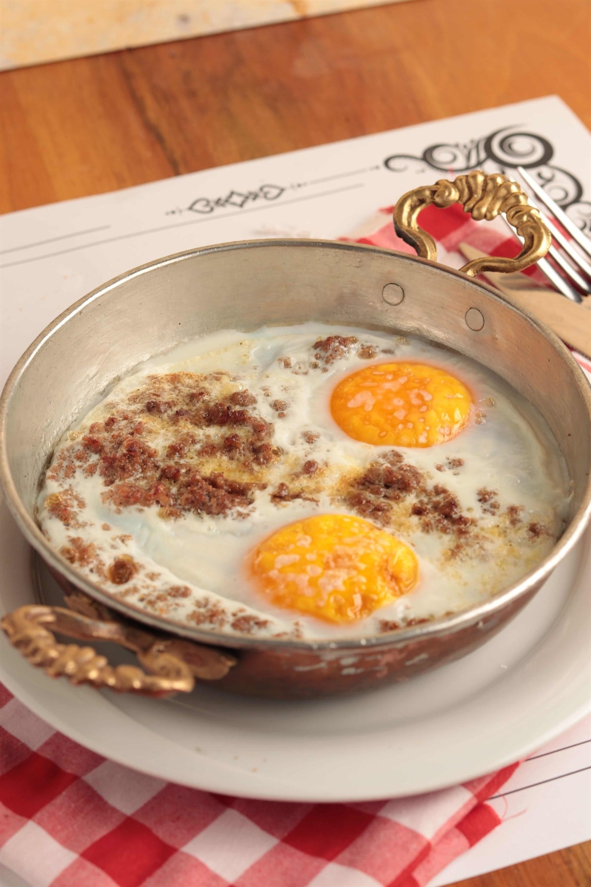 Sahanda Kıymalı Yumurta
