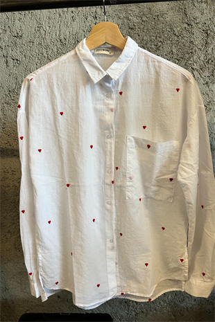 Kalp Nakışlı Koton Beyaz Gömlek