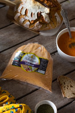 GELENEKSEL KÖY TARHANASI