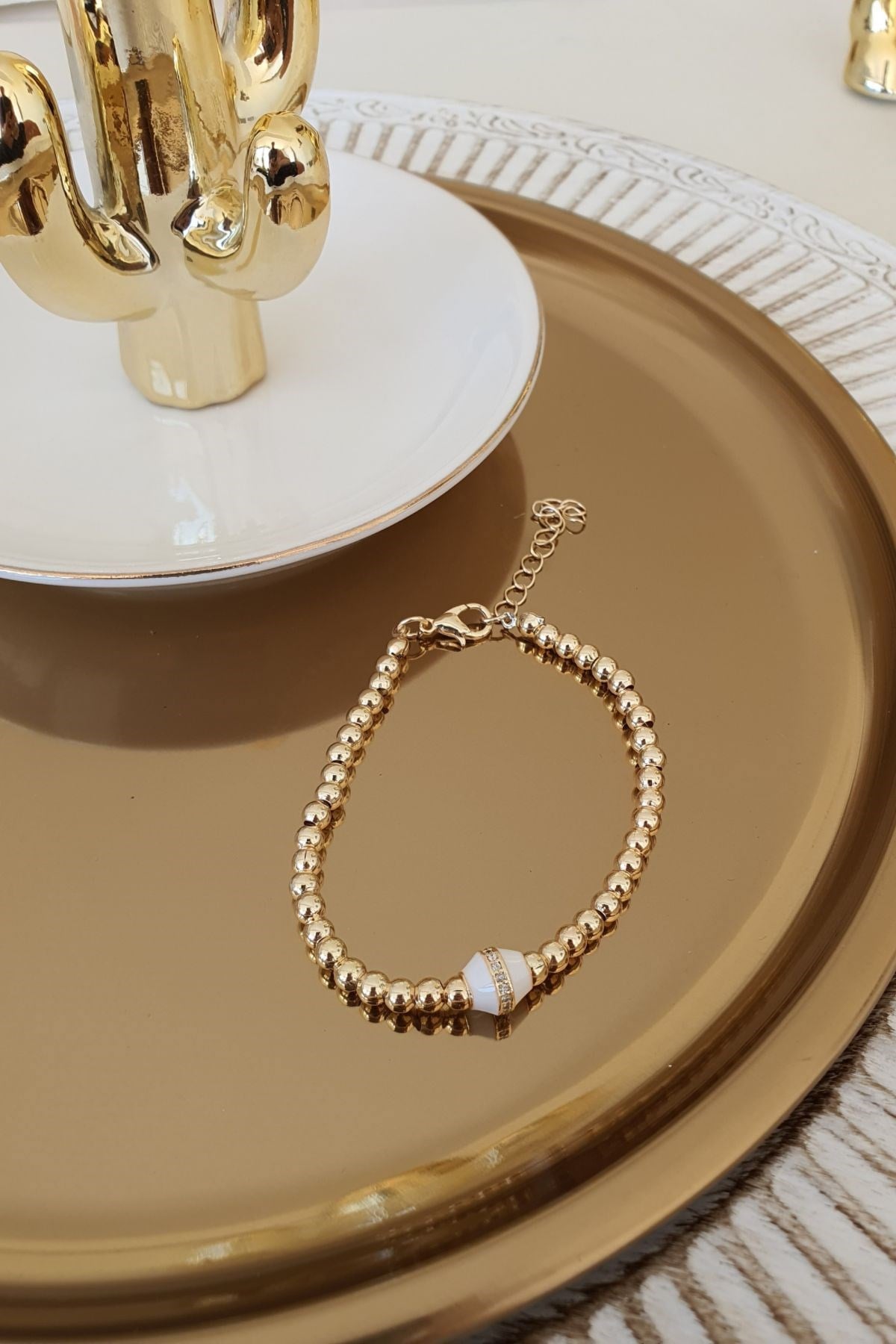 Beyaz Mineli Daire Model Topçuk Bileklik Gold