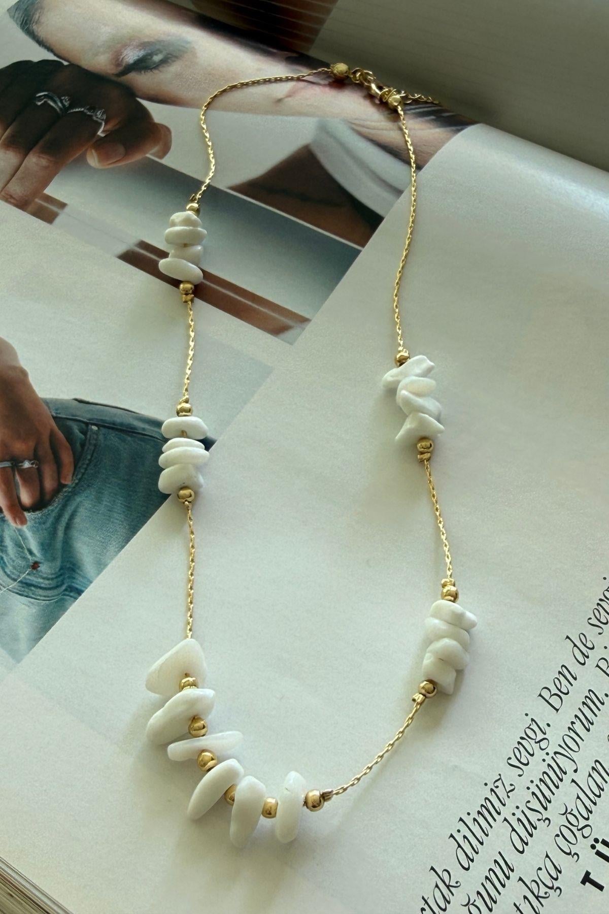 Beyaz Taşlı İnce Zincirli Kolye
