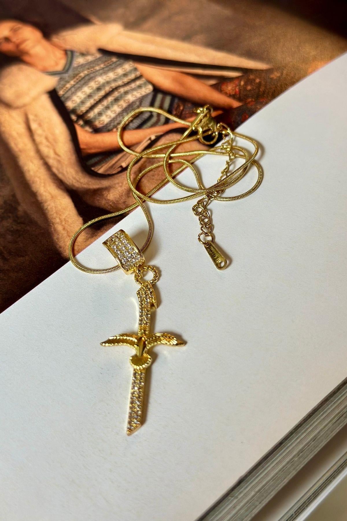 Çelik Kılıç ve Kanatlı Melek Kolye