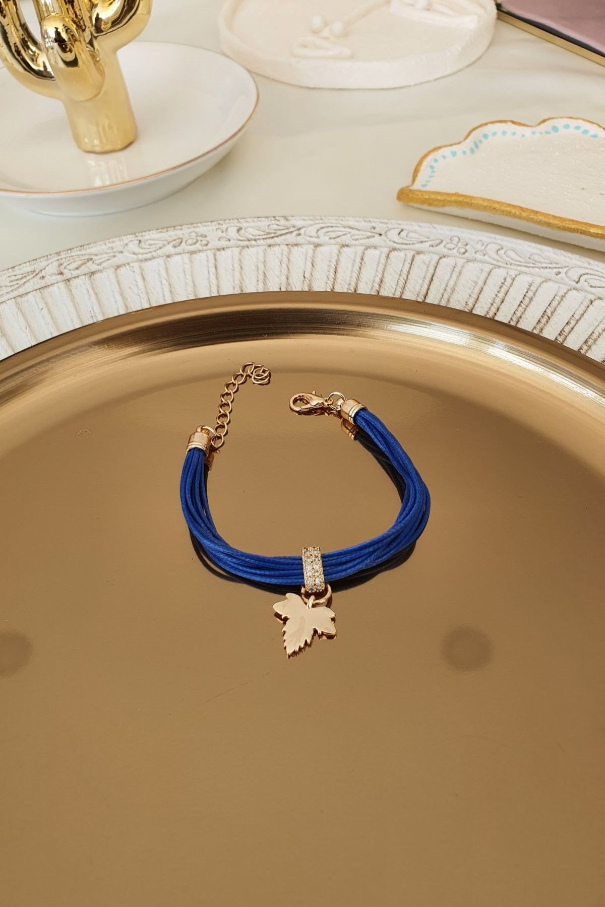 Çınar Yaprağı Sallantılı İpli Bileklik Gold