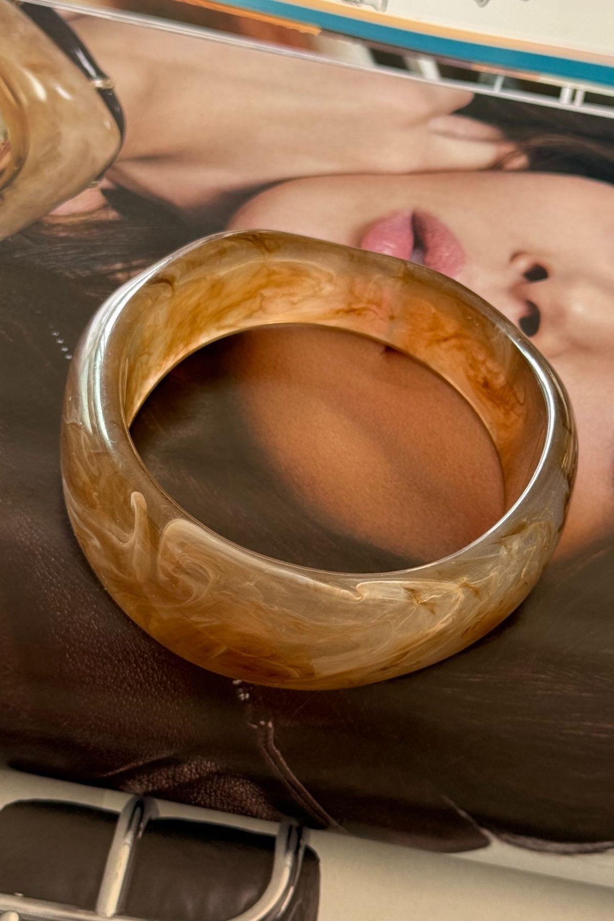 Kemik Renk Kalın Bilezik