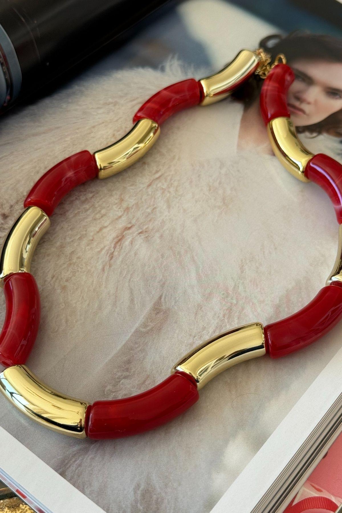 Kırmızı Renkli Kolye
