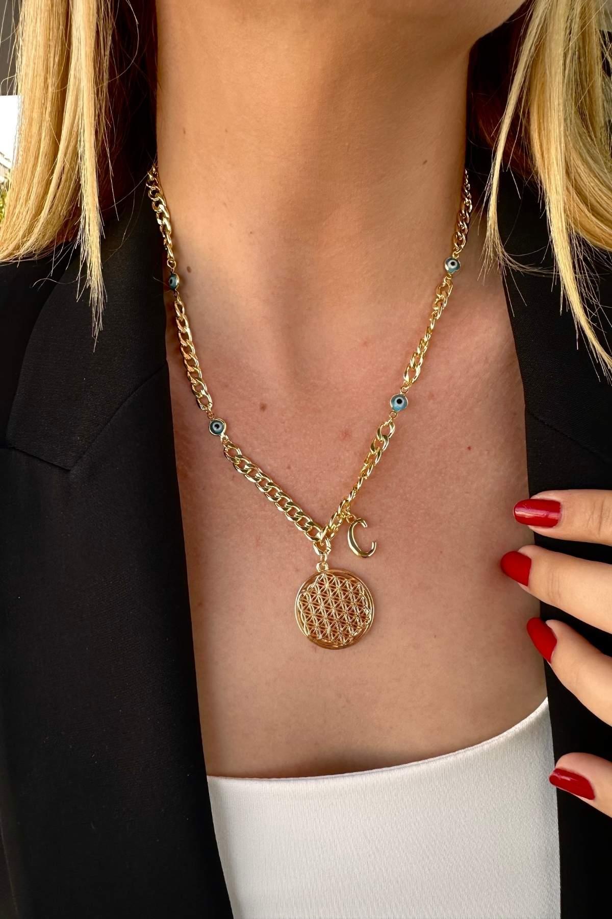 Kişiye Özel Harfli Altın Kaplama Üç Nazarlı Yaşam Çiçeği ve C Harf Kolye