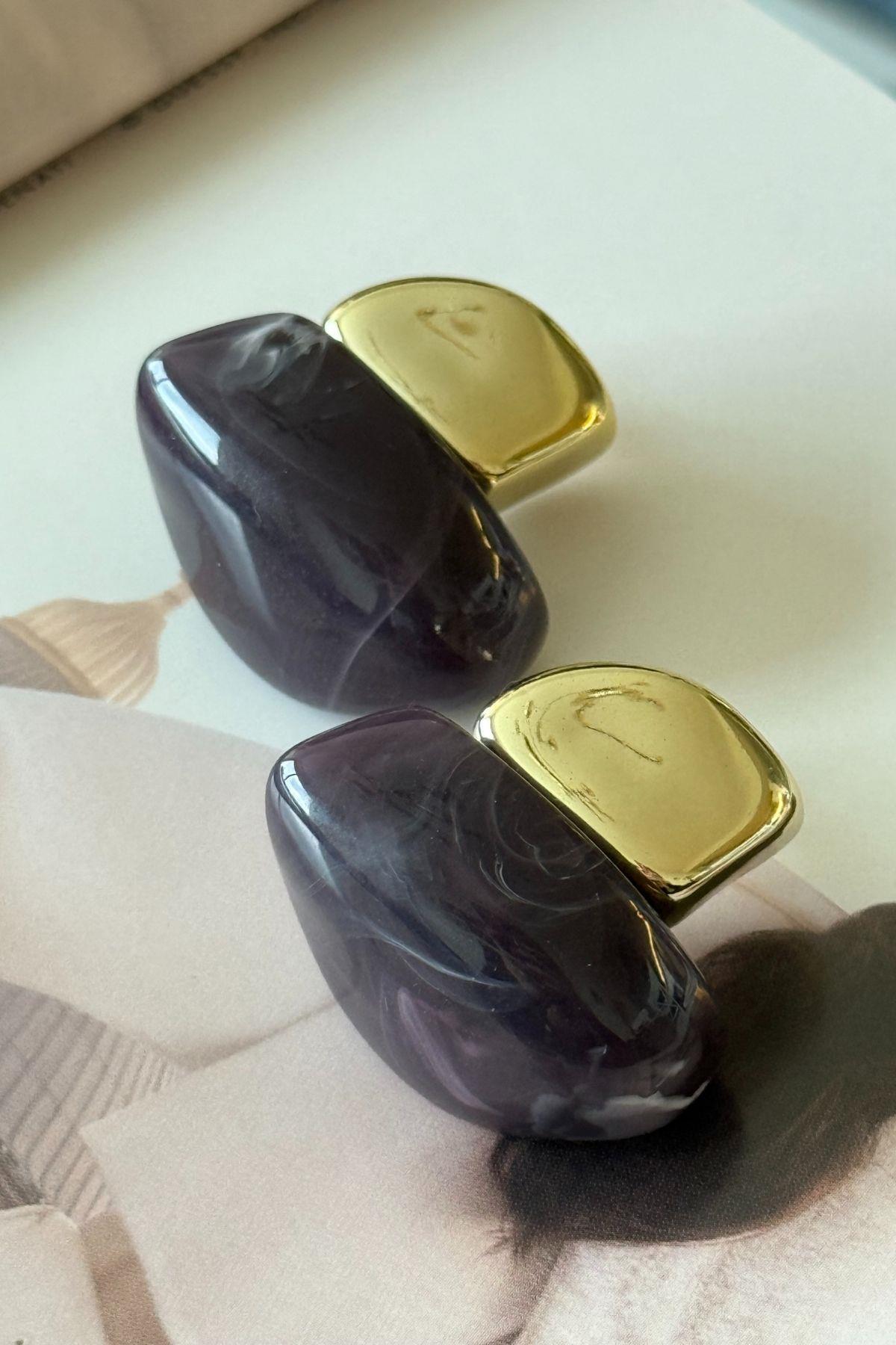 Koyu Renk Taşlı Gold Küpe
