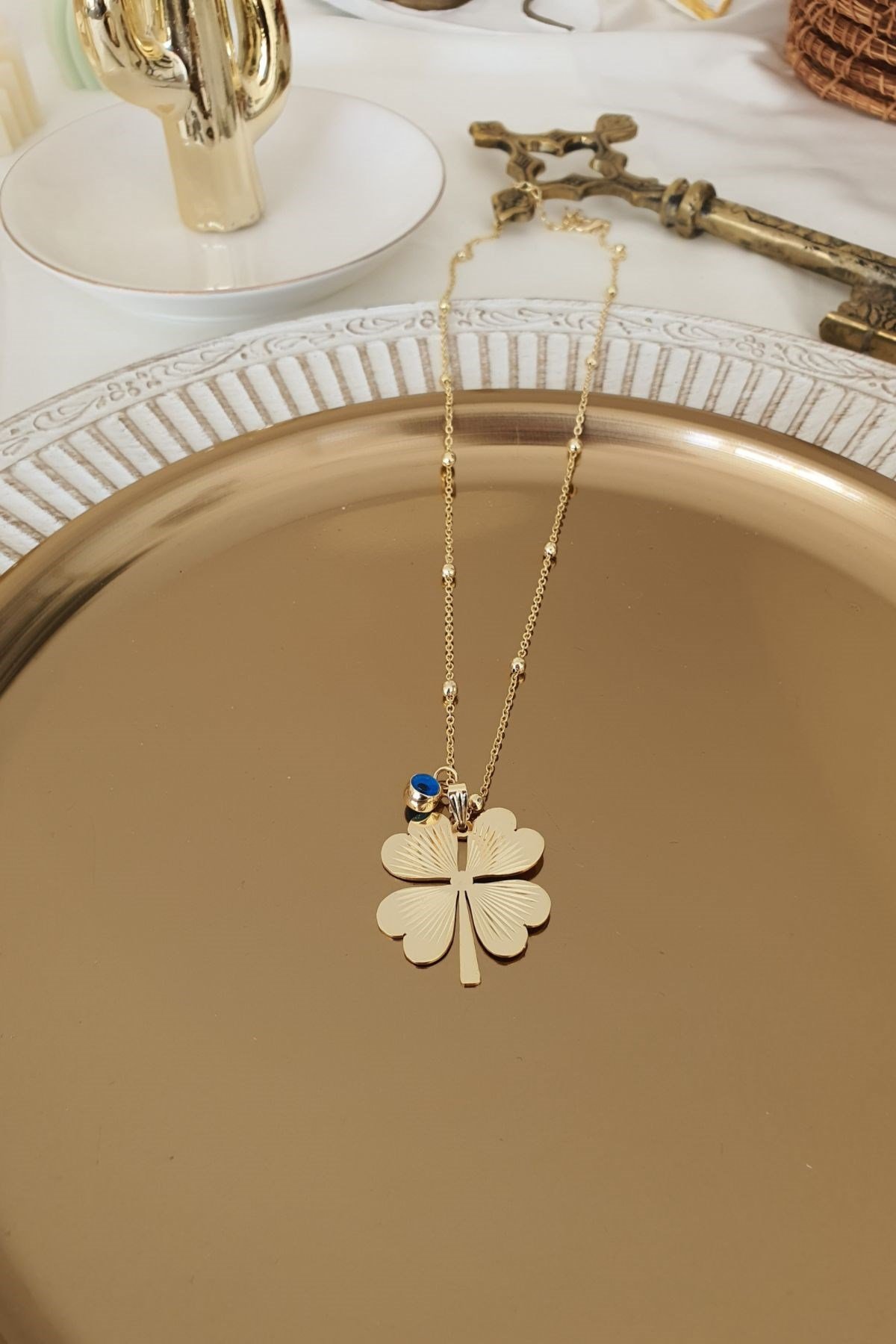 Lazer Kesimli Nazar Detaylı Yonca Kolye Gold