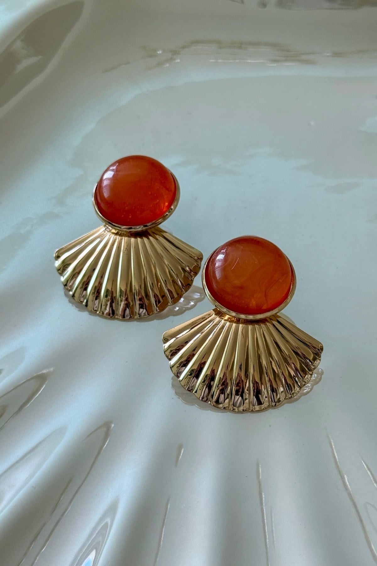 Turuncu Taşlı Gold Mide Figürlü Küpe