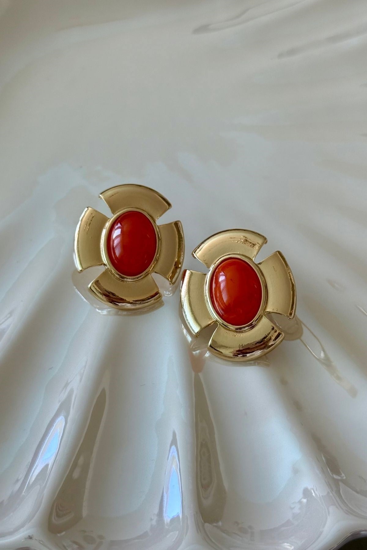 Turuncu Taşlı Oval Küpe