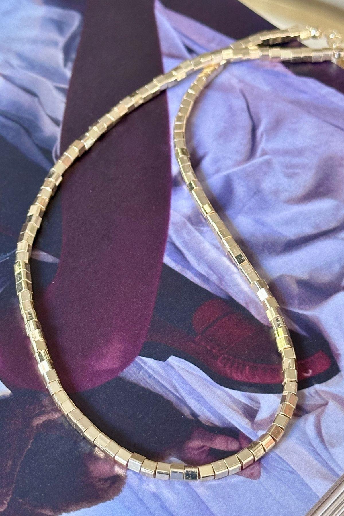 Vip Gold Renk Küp Boncuklu Kolye