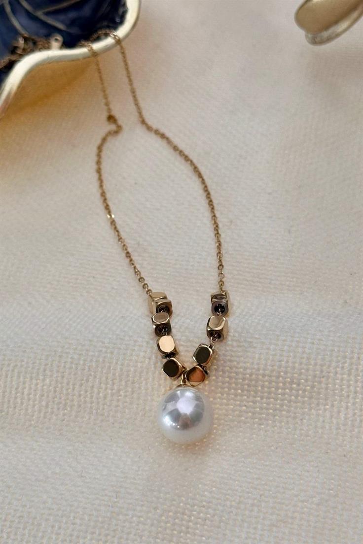 Çelik İnci Kare Küp Model Kolye