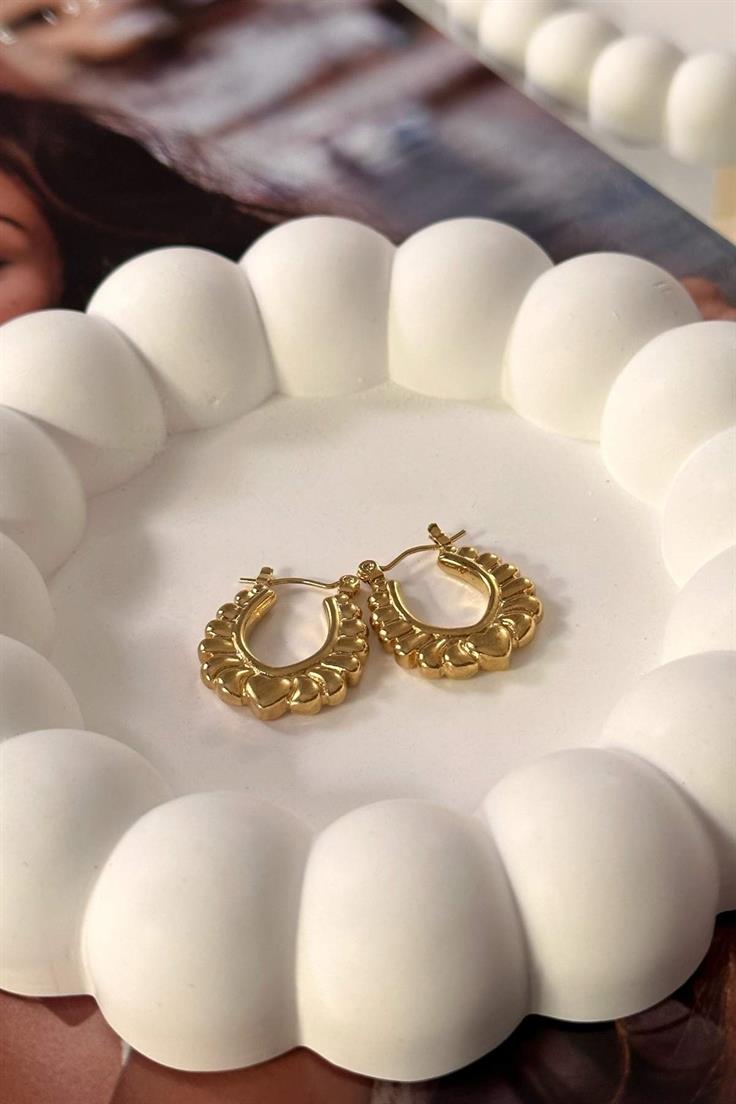 Çelik Küçük Boy Kalp Detaylı Küpe