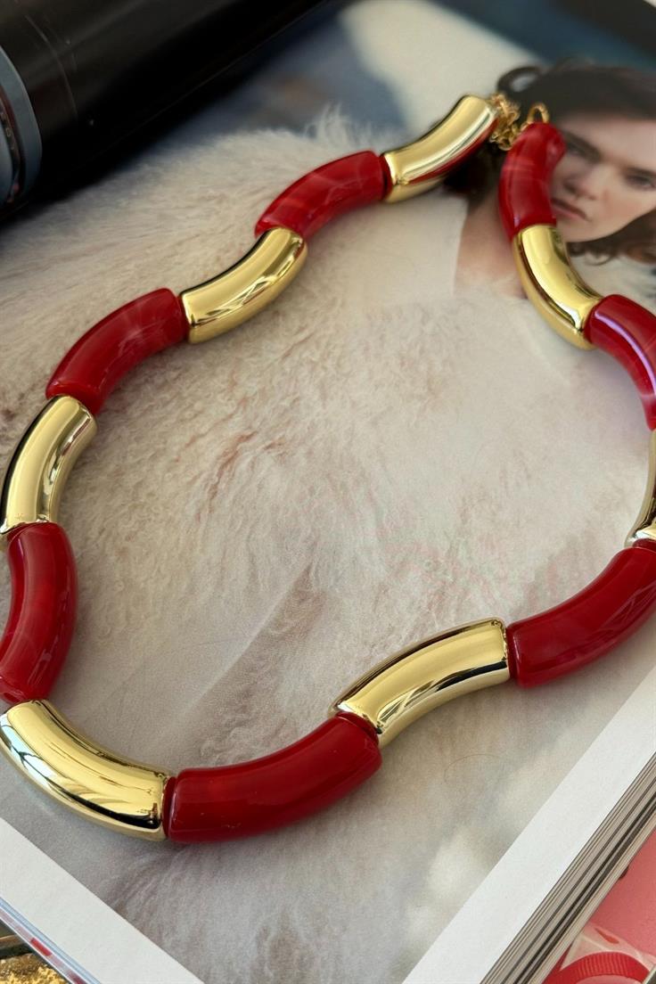 Kırmızı Renkli Kolye